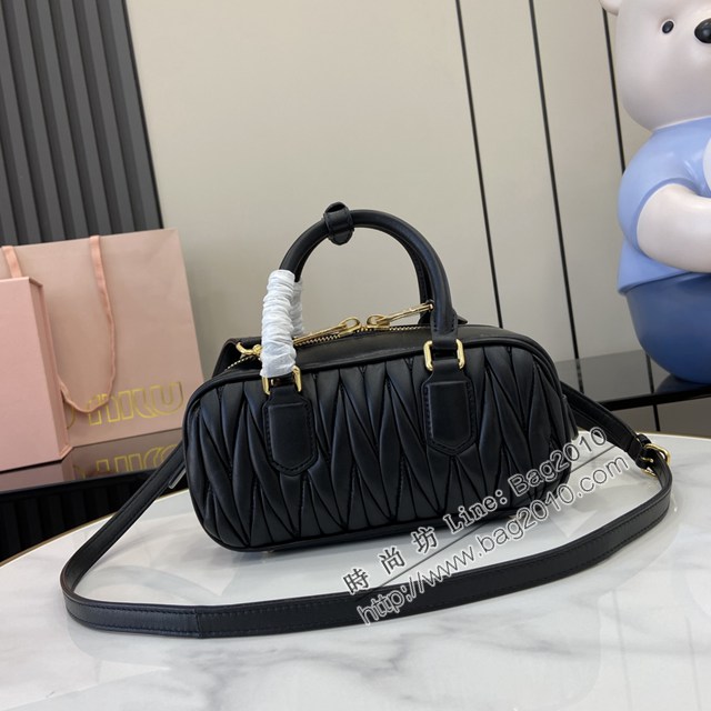 miumiu繆繆專櫃最新款小羊皮保齡球包手提肩背包 jh2537型號：5BB142